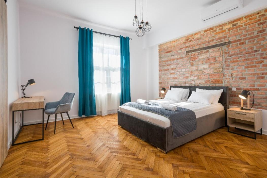 Fancy With Lift And A/c Apartment *