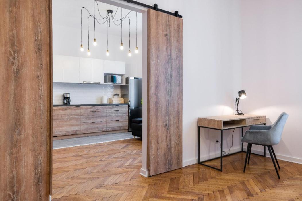Apartment Fancy With Lift And A/c