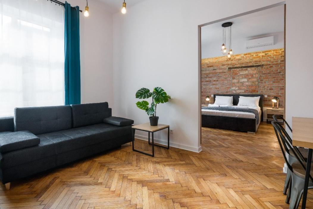 Fancy With Lift And A/c Apartament